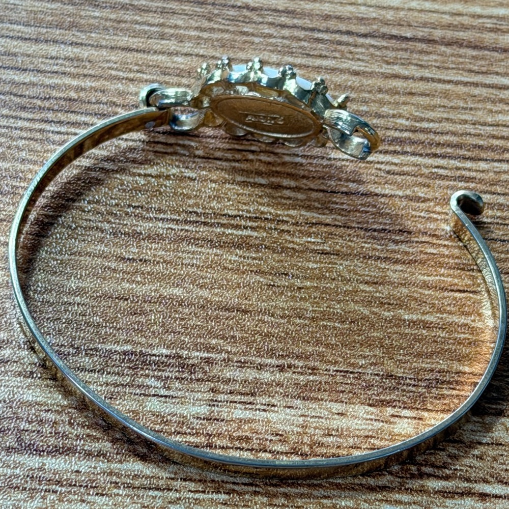 Vintage AVON 1975 French Gold Tone Bracelet very good condition 🌸 - Picture 5 of 5